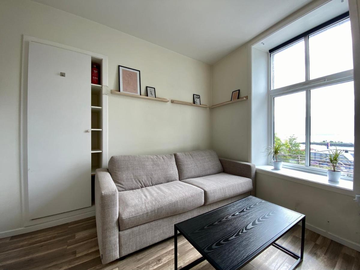 Small, Central And Quiet Studio Apartment In Ålesund Buitenkant foto