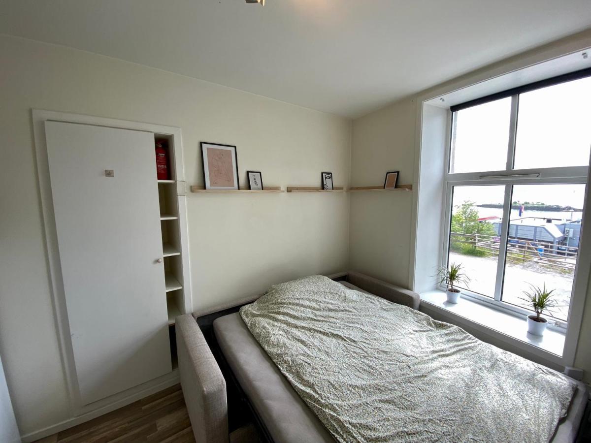 Small, Central And Quiet Studio Apartment In Ålesund Buitenkant foto